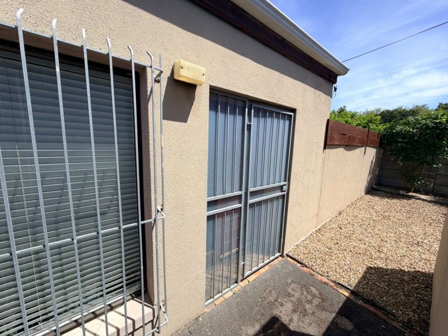 To Let 2 Bedroom Property for Rent in St Michaels Western Cape
